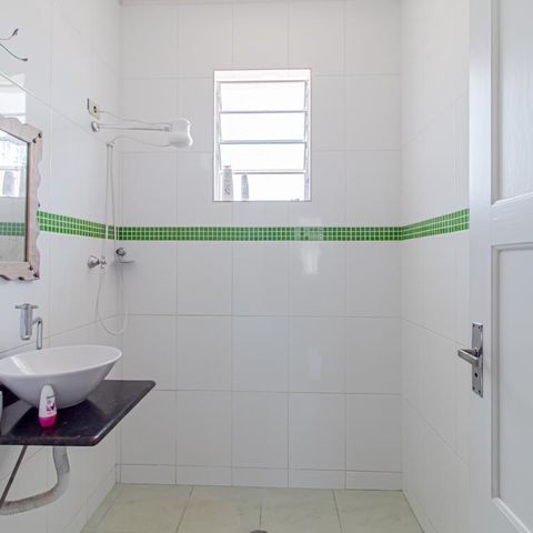 Casa à venda com 107m², 2 quartos e 1 vaga Casa à venda com 107m², 2 quartos e 1 vagaBanheiro Social