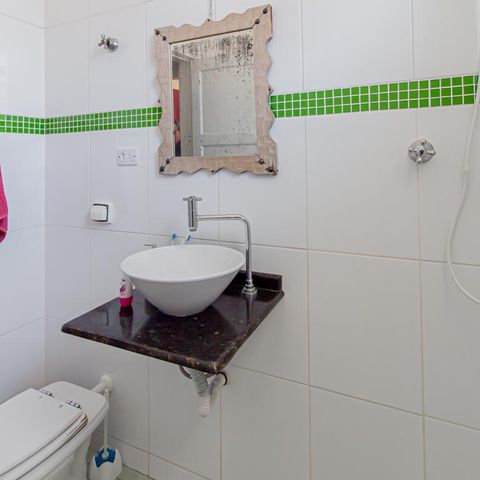 Casa à venda com 107m², 2 quartos e 1 vaga Casa à venda com 107m², 2 quartos e 1 vagaBanheiro Social