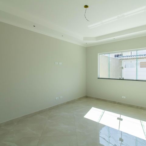 Casa à venda com 96m², 3 quartos e 2 vagas Casa à venda com 96m², 3 quartos e 2 vagasSala