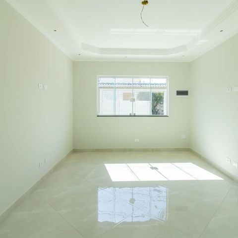 Casa à venda com 96m², 3 quartos e 2 vagas Casa à venda com 96m², 3 quartos e 2 vagasSala