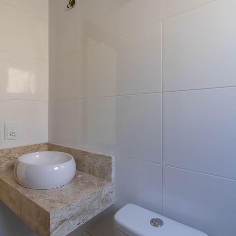 Casa à venda com 96m², 3 quartos e 2 vagas Casa à venda com 96m², 3 quartos e 2 vagasBanheiro da Suíte