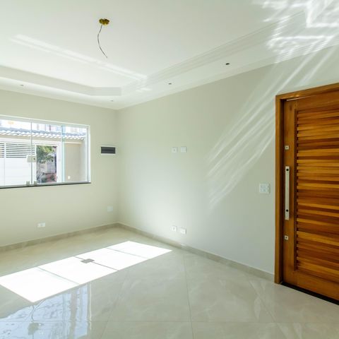 Casa à venda com 96m², 3 quartos e 2 vagas Casa à venda com 96m², 3 quartos e 2 vagasSala