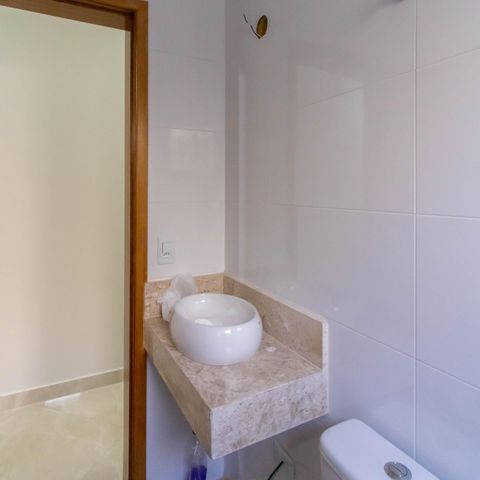 Casa à venda com 96m², 3 quartos e 2 vagas Casa à venda com 96m², 3 quartos e 2 vagasBanheiro