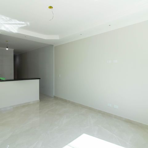Casa à venda com 96m², 3 quartos e 2 vagas Casa à venda com 96m², 3 quartos e 2 vagasSala