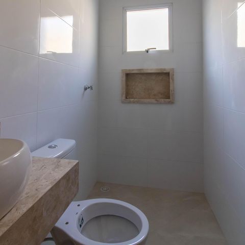 Casa à venda com 96m², 3 quartos e 2 vagas Casa à venda com 96m², 3 quartos e 2 vagasBanheiro da Suíte