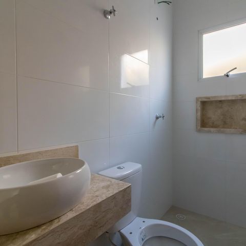 Casa à venda com 96m², 3 quartos e 2 vagas Casa à venda com 96m², 3 quartos e 2 vagasBanheiro