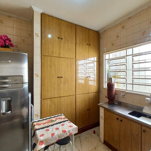 Casa à venda com 250m², 3 quartos e 3 vagas Casa à venda com 250m², 3 quartos e 3 vagasCozinha