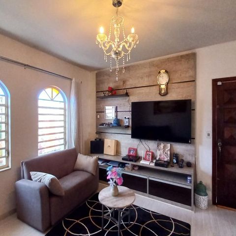 Casa à venda com 250m², 3 quartos e 3 vagas Casa à venda com 250m², 3 quartos e 3 vagasSala