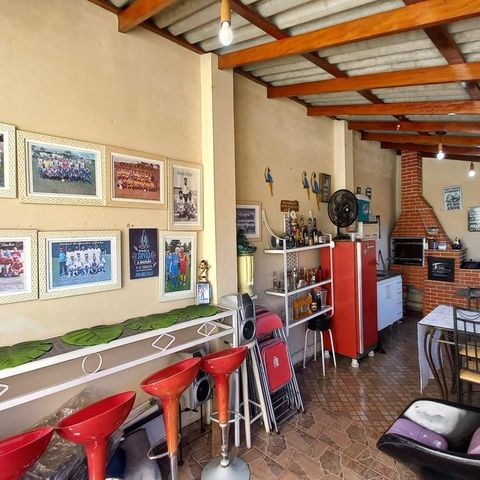 Casa à venda com 250m², 3 quartos e 3 vagas Casa à venda com 250m², 3 quartos e 3 vagasÁrea comum