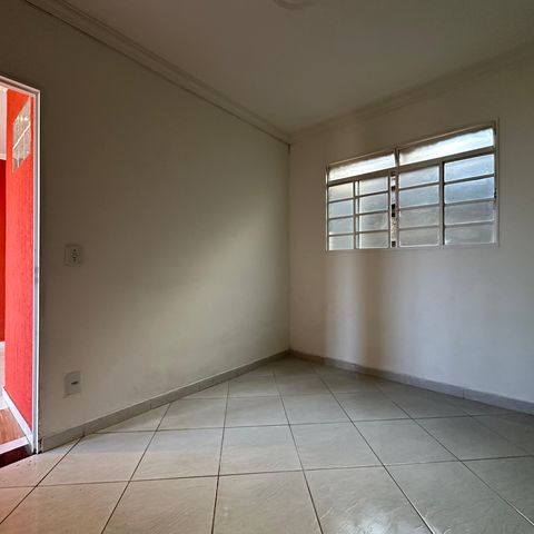 Casa à venda com 50m², 2 quartos e sem vaga