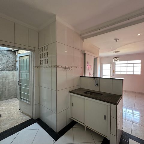 Casa à venda com 50m², 2 quartos e sem vaga