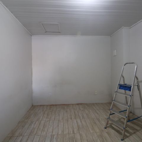 Casa para alugar com 130m², 4 quartos e 2 vagasQuarto/casa fundos
