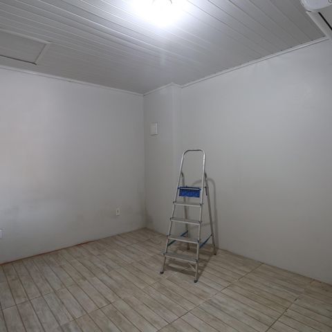 Casa para alugar com 130m², 4 quartos e 2 vagasQuarto/casa fundos