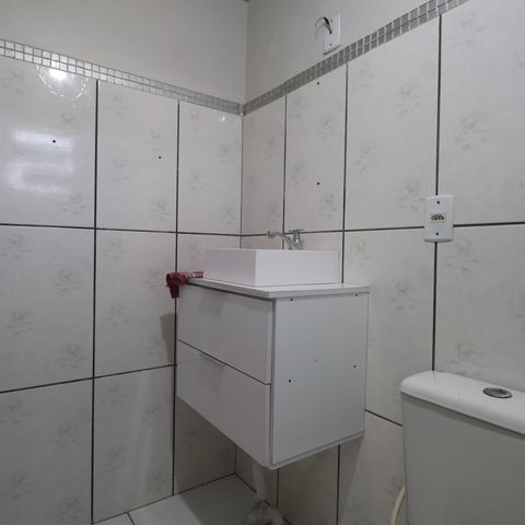 Casa para alugar com 130m², 4 quartos e 2 vagasBanheiro/casa fundos