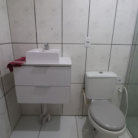 Casa para alugar com 130m², 4 quartos e 2 vagasBanheiro/casa fundos