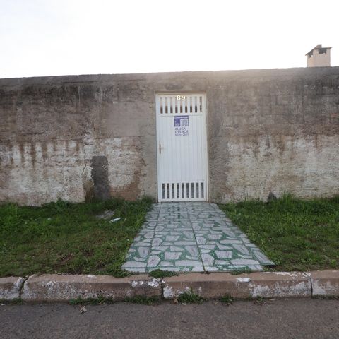 Casa para alugar com 130m², 4 quartos e 2 vagasFachada placa