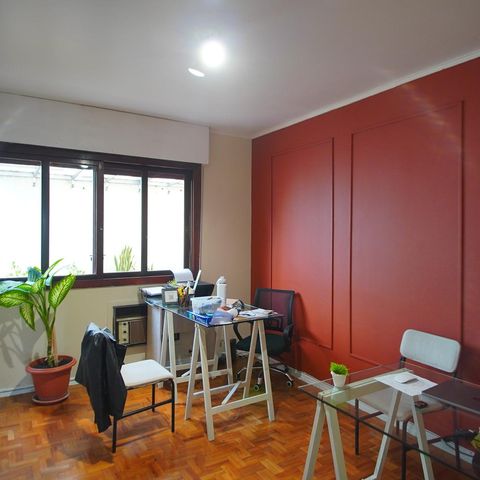 Casa à venda com 300m², 4 quartos e 4 vagasEscritório