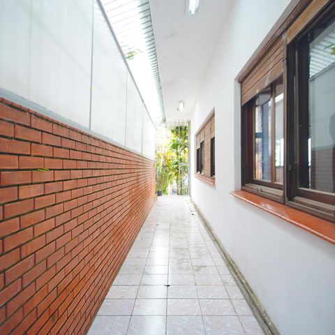 Casa à venda com 300m², 4 quartos e 4 vagasCorredor