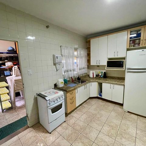 Casa à venda com 174m², 3 quartos e 2 vagas Casa à venda com 174m², 3 quartos e 2 vagasCozinha