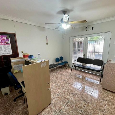 Casa à venda com 174m², 3 quartos e 2 vagas Casa à venda com 174m², 3 quartos e 2 vagasSala