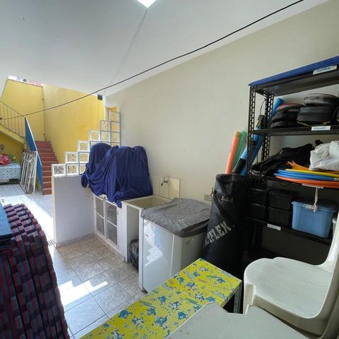 Casa à venda com 174m², 3 quartos e 2 vagas Casa à venda com 174m², 3 quartos e 2 vagasÁrea de Serviço