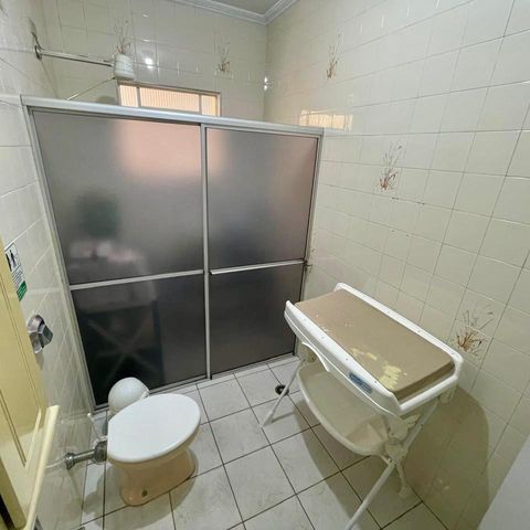 Casa à venda com 174m², 3 quartos e 2 vagas Casa à venda com 174m², 3 quartos e 2 vagasBanheiro