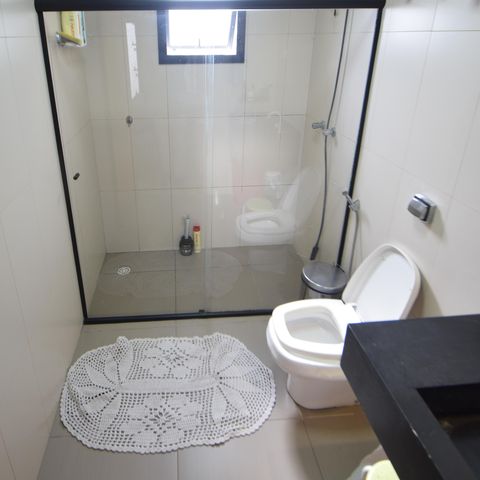 Casa à venda com 237m², 4 quartos e 5 vagas Casa à venda com 237m², 4 quartos e 5 vagasBanheiro Suíte 2