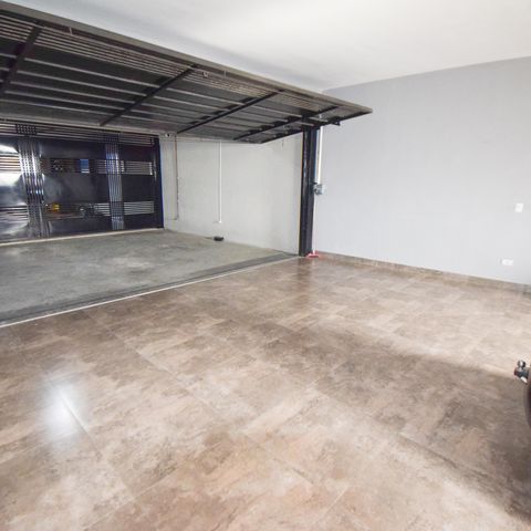 Casa à venda com 237m², 4 quartos e 5 vagas Casa à venda com 237m², 4 quartos e 5 vagasGaragem