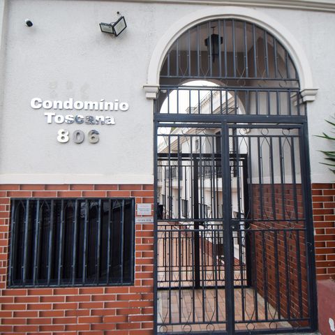 Casa à venda com 237m², 4 quartos e 5 vagas Casa à venda com 237m², 4 quartos e 5 vagasFachada