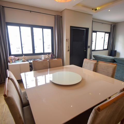 Casa à venda com 237m², 4 quartos e 5 vagas Casa à venda com 237m², 4 quartos e 5 vagasSala de Jantar