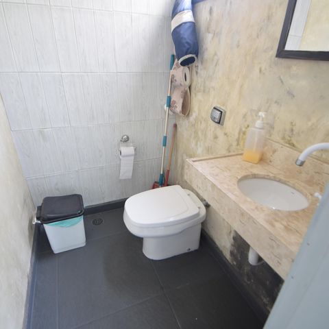 Casa à venda com 237m², 4 quartos e 5 vagas Casa à venda com 237m², 4 quartos e 5 vagasLavabo 2