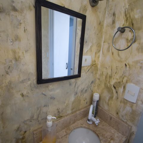 Casa à venda com 237m², 4 quartos e 5 vagas Casa à venda com 237m², 4 quartos e 5 vagasLavabo 2