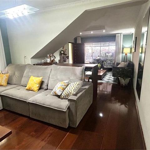 Casa à venda com 200m², 4 quartos e 2 vagas