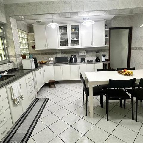 Casa à venda com 200m², 4 quartos e 2 vagas