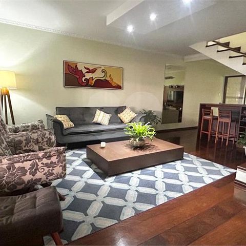 Casa à venda com 200m², 4 quartos e 2 vagas