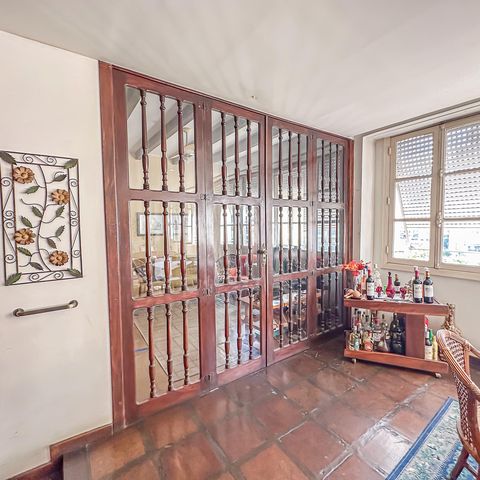 Apartamento à venda com 228m², 4 quartos e 2 vagas Apartamento à venda com 228m², 4 quartos e 2 vagasEscritório
