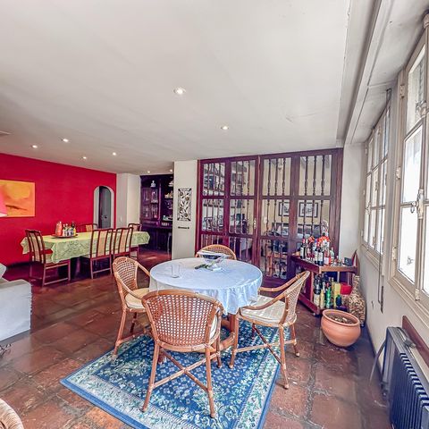 Apartamento à venda com 228m², 4 quartos e 2 vagas Apartamento à venda com 228m², 4 quartos e 2 vagasSala
