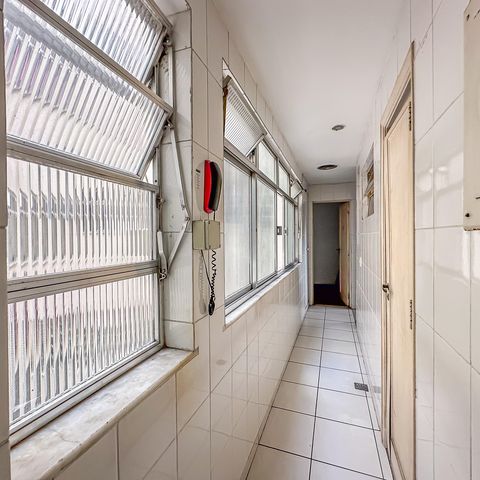 Apartamento à venda com 228m², 4 quartos e 2 vagas Apartamento à venda com 228m², 4 quartos e 2 vagasÁrea de Serviço