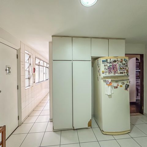 Apartamento à venda com 228m², 4 quartos e 2 vagas Apartamento à venda com 228m², 4 quartos e 2 vagasCozinha
