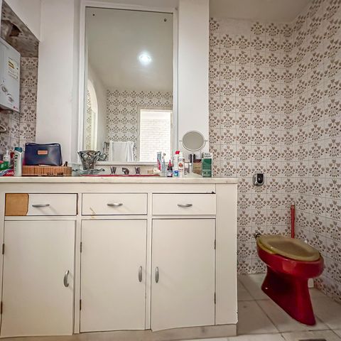 Apartamento à venda com 228m², 4 quartos e 2 vagas Apartamento à venda com 228m², 4 quartos e 2 vagasBanheiro da Suíte 1