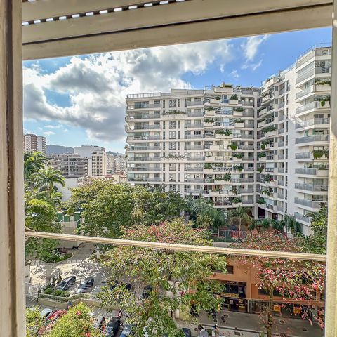 Apartamento à venda com 228m², 4 quartos e 2 vagas Apartamento à venda com 228m², 4 quartos e 2 vagasVista