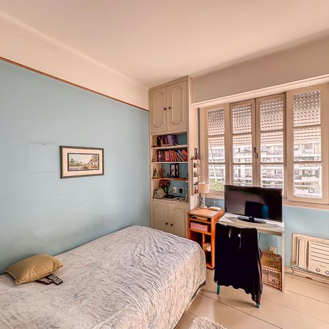 Apartamento à venda com 228m², 4 quartos e 2 vagas Apartamento à venda com 228m², 4 quartos e 2 vagasQuarto 1