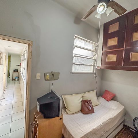 Apartamento à venda com 228m², 4 quartos e 2 vagas Apartamento à venda com 228m², 4 quartos e 2 vagasQuarto de Serviço