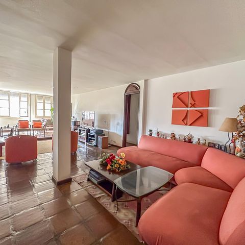 Apartamento à venda com 228m², 4 quartos e 2 vagas Apartamento à venda com 228m², 4 quartos e 2 vagasSala