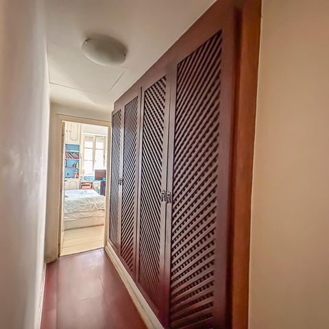 Apartamento à venda com 228m², 4 quartos e 2 vagas Apartamento à venda com 228m², 4 quartos e 2 vagasCloset
