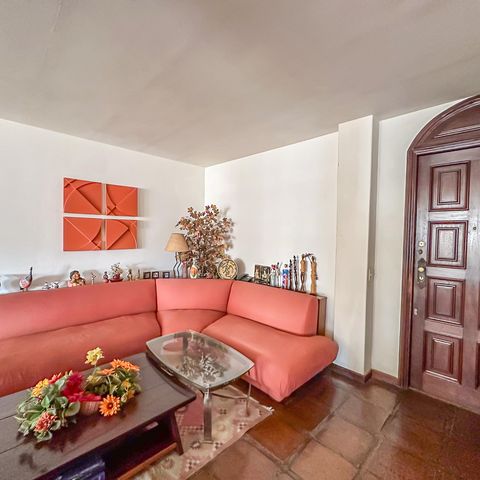 Apartamento à venda com 228m², 4 quartos e 2 vagas Apartamento à venda com 228m², 4 quartos e 2 vagasSala