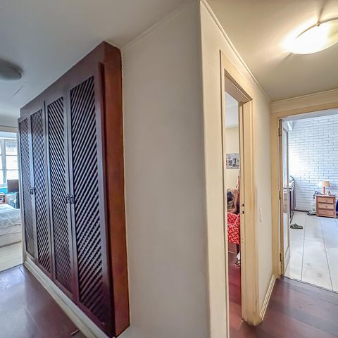 Apartamento à venda com 228m², 4 quartos e 2 vagas Apartamento à venda com 228m², 4 quartos e 2 vagasCorredor