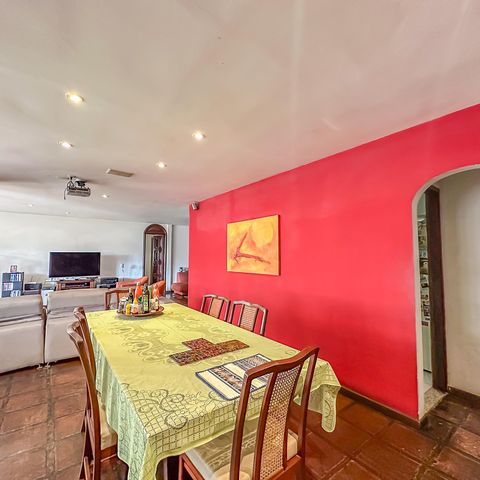 Apartamento à venda com 228m², 4 quartos e 2 vagas Apartamento à venda com 228m², 4 quartos e 2 vagasSala