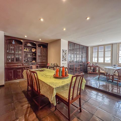 Apartamento à venda com 228m², 4 quartos e 2 vagas Apartamento à venda com 228m², 4 quartos e 2 vagasSala