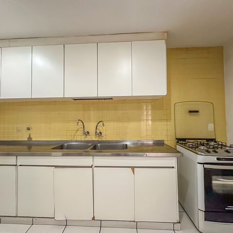 Apartamento à venda com 228m², 4 quartos e 2 vagas Apartamento à venda com 228m², 4 quartos e 2 vagasCozinha